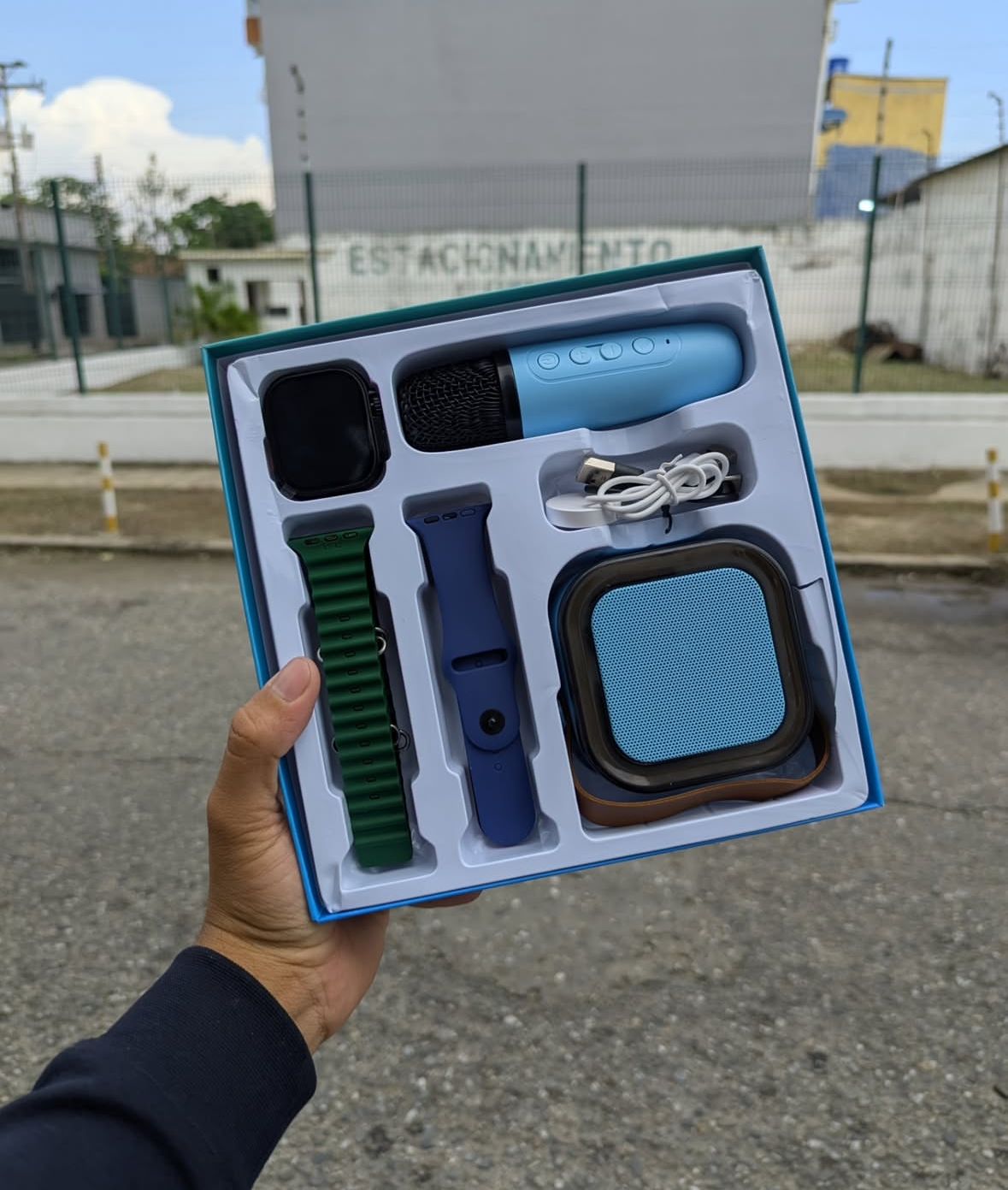 MIC SPEAKER  WITH SMART WATCH